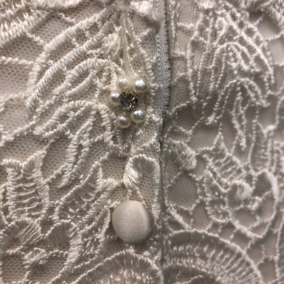 Mermaid Lace IVORY Wedding Dress, Plunging Vneck, Fitted Bum Sexy Fit & Flare - Picture 6 of 12